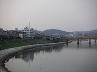=... entlang am Fluss, ...